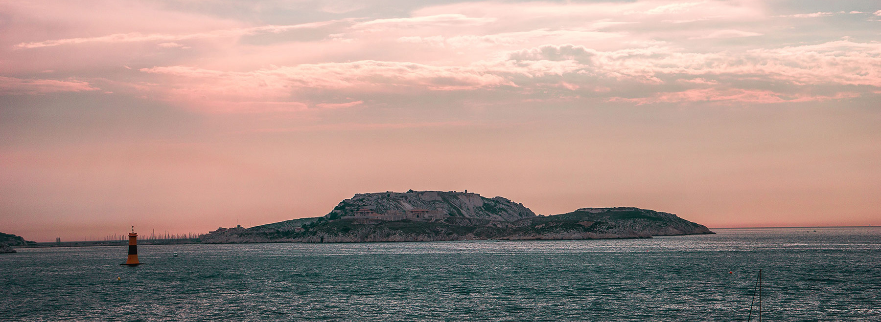 Oh el mar, hermosa foto de las islas Frioul frente a la costa de Marsella, una ciudad a la que Stėfāno tiene mucho cariño